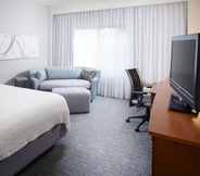 Bedroom 6 Courtyard by Marriott Roanoke Airport