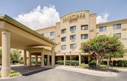 Luar Bangunan 3 Courtyard by Marriott Roanoke Airport