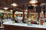 Bar, Cafe and Lounge Embassy Suites by Hilton Denver International Airport