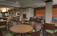 Restoran 4 Fairfield Inn & Suites Charleston North/University Area