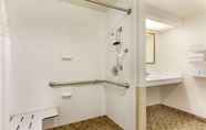 ห้องน้ำภายในห้อง 7 Hampton Inn & Suites Tarpon Springs