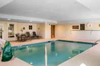 Swimming Pool Comfort Inn & Suites West Chester - North Cincinnati