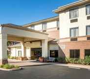 Exterior 2 Comfort Inn & Suites West Chester - North Cincinnati