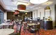 Restoran 7 Ramada Plaza Resort & Suites by Wyndham Orlando Intl Drive