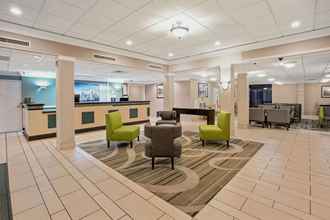 Lobi 4 La Quinta Inn by Wyndham Lynnwood