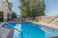 Swimming Pool Comfort Suites Bakersfield
