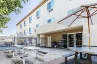 Common Space Comfort Suites Bakersfield