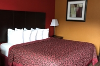 Bedroom Days Inn by Wyndham Liberty/NE Kansas City