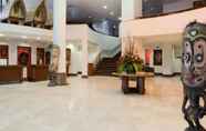 Lobi 3 Crown Hotel