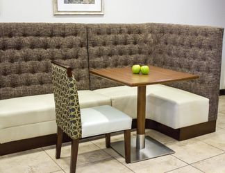 Sảnh chờ 2 Best Western Toledo South Maumee