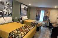 Bedroom Super 8 by Wyndham Frankfort IN