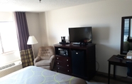 Bedroom 6 Super 8 by Wyndham Bethany MO