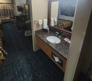 In-room Bathroom 6 Super 8 by Wyndham Valentine NE