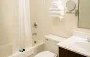 In-room Bathroom 5 Americas Best Value Inn New Paltz