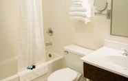 Phòng tắm bên trong 5 Americas Best Value Inn New Paltz