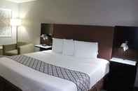 Bedroom Westbridge Inn & Suites Carrollton
