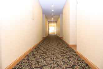 Lobby 4 Super 8 by Wyndham Uniontown PA