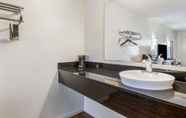 In-room Bathroom 3 Quality Inn & Suites