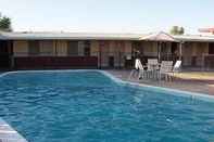 Swimming Pool Gateway Inn