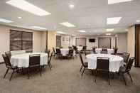 Functional Hall Country Inn & Suites by Radisson, Charlotte University Place, NC