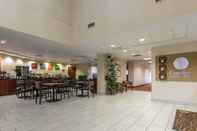 Lobby Comfort Inn & Suites