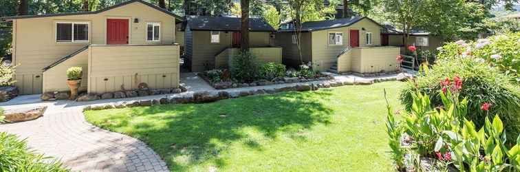 Exterior Cottages on River Road