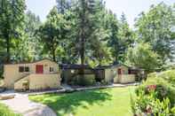 Exterior Cottages on River Road