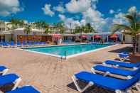 Swimming Pool Skipjack Resort & Marina