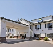 Bên ngoài 7 Days Inn & Suites by Wyndham Gresham