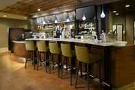 Bar, Cafe and Lounge Courtyard by Marriott Edison Woodbridge