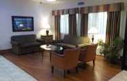 Lobby 6 SureStay Plus by Best Western Louisville Airport Expo