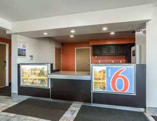 Lobby 2 Motel 6 Barkeyville, PA