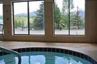 Hồ bơi Luxury Inn And Suites