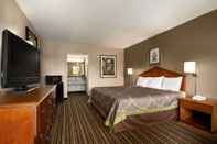 Bedroom Super 8 by Wyndham Chattanooga/East Ridge