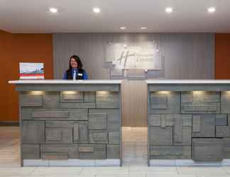 Lobi 2 Holiday Inn Express & Suites Fredericton, an IHG Hotel