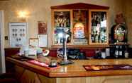 Bar, Kafe dan Lounge 2 The Ilfracombe House Hotel - near Cliffs Pavilion