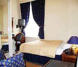 Bedroom 4 The Ilfracombe House Hotel - near Cliffs Pavilion