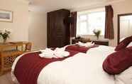 Kamar Tidur 3 Denewood Hotel - Guest Accomodation