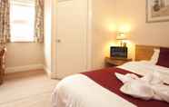Kamar Tidur 4 Denewood Hotel - Guest Accomodation