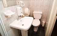 Toilet Kamar 2 Skylark B&B