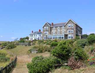 Exterior 2 Housel Bay Hotel