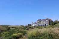 Exterior Housel Bay Hotel