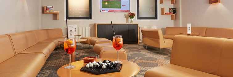 Lobby Hotel Roissy Lourdes