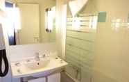 In-room Bathroom 7 Mercure Luxeuil les Bains Hexagone