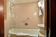 In-room Bathroom The Chilworth London Paddington