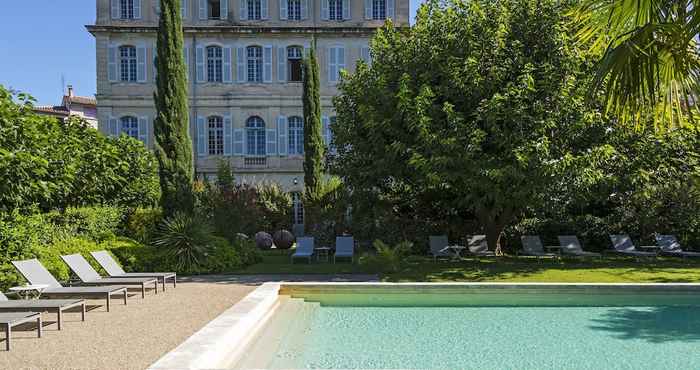 Swimming Pool Château de Mazan, Best Western Premier Collection