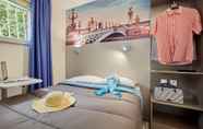 Kamar Tidur 4 Welcomotel Les Mureaux