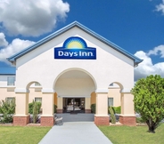 Exterior 4 Days Inn by Wyndham Lincoln