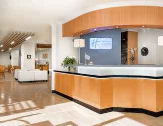 Lobby 2 Ramada by Wyndham Madrid Tres Cantos