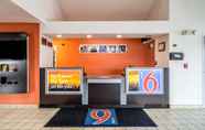 Lobi 5 Motel 6 Harvey, IL